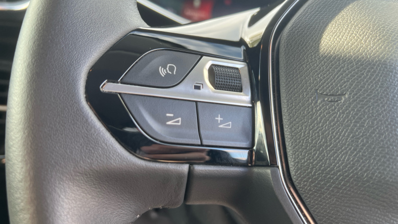 Peugeot 208 1.2 PureTech 100 Allure Premium + 5dr Petrol Hatchback